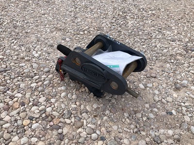 Strickland Excavator Hitch - Fits Komatsu PC35