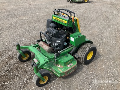 2021 John Deere 648R Stand-On Tondeuse à gazon