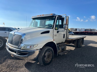 2005 International 4200 4x2 平台トラック (Inoperable)
