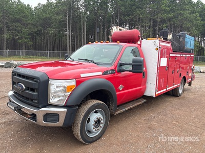2013 Ford F-550 4x4 شاحنة خدمة