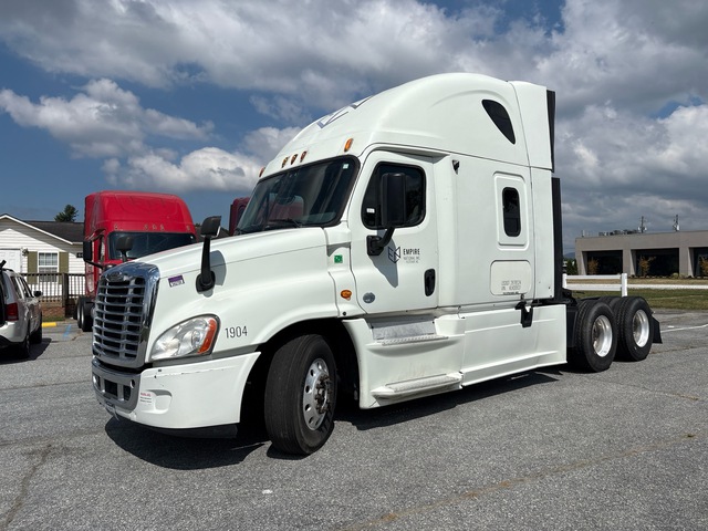 2019 Freightliner Cascadia 125 6x4 T/A Sleeper Truck Tractor