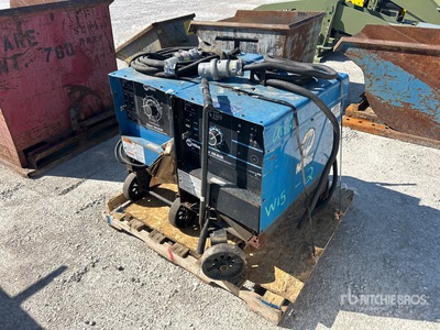 Quantity of (2) 250 A Mobile Stick Welders Schweißgerät
