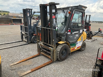 2014 Komatsu FG25T-16 4650 lb Pneumatic Tire Forklift