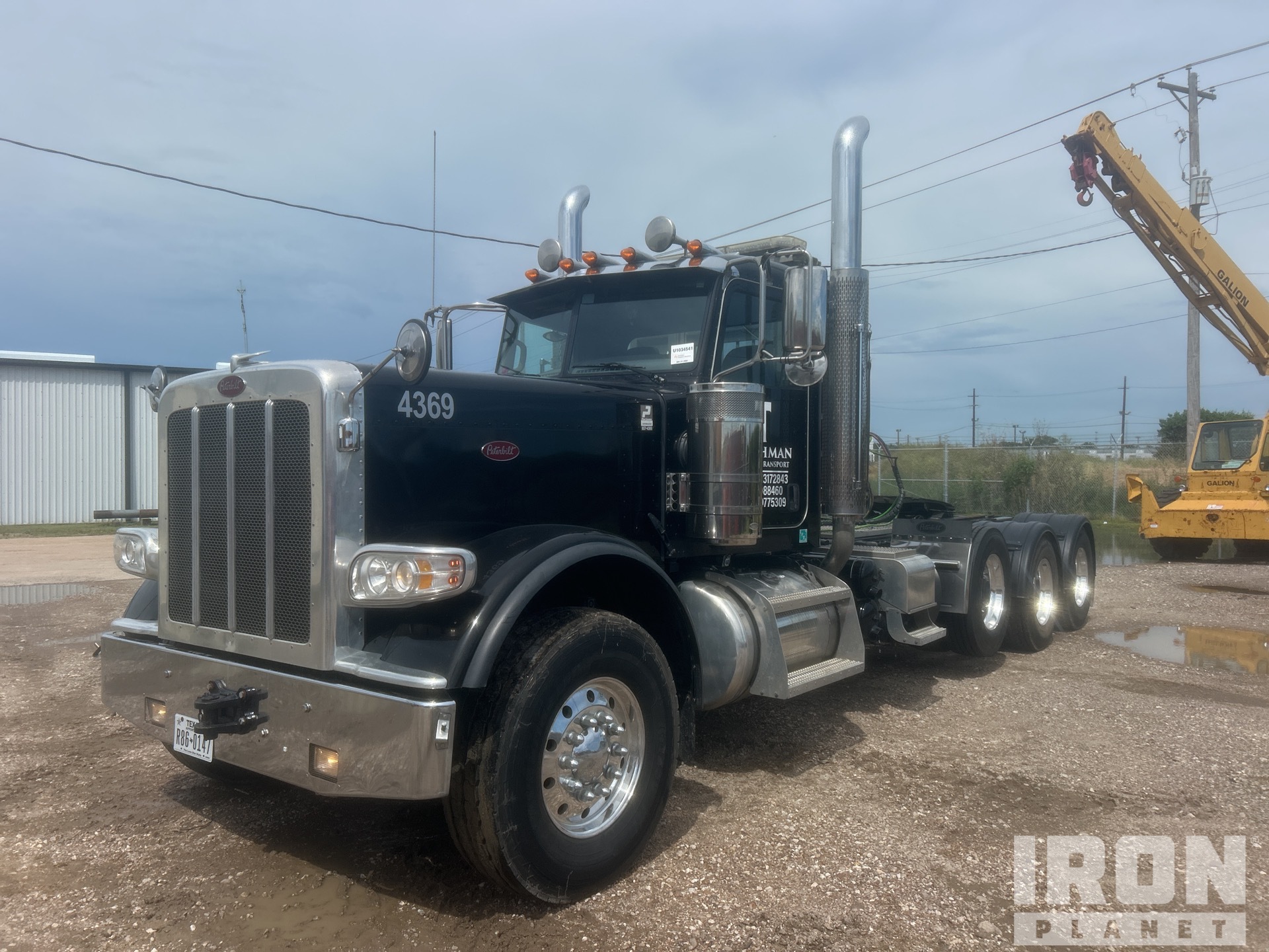 2022 Peterbilt 389 8x4 Cabeza Tractora Cabina Corta