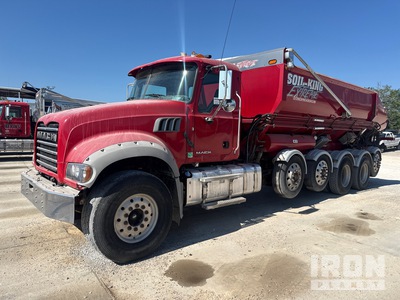 Soil-King Extreme XTR25 on 2016 Mack GU713 Granite 12x4 Stenenstrooiwagen
