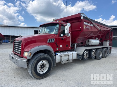 2010 Soil-King Xl19 on 2014 Mack GU713 Granite 12x4 Stenenstrooiwagen