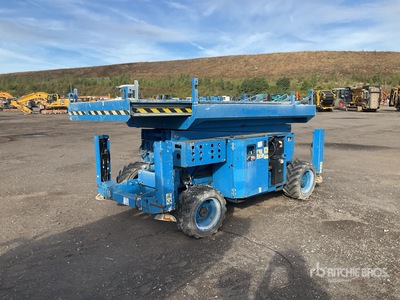 2018 Genie GS-3369RT 4x4 Diesel シザーリフト (Inoperable)