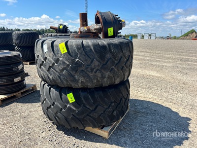 Quantity of (2) BKT 650/65R30.5 Équipements pour pneus