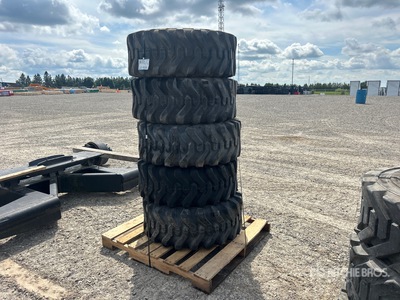 Quantity of (5) 385/65D19.5 Équipements pour pneus