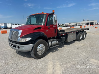 2003 International 8500 6x4 Ciężarówka z płaską platformą