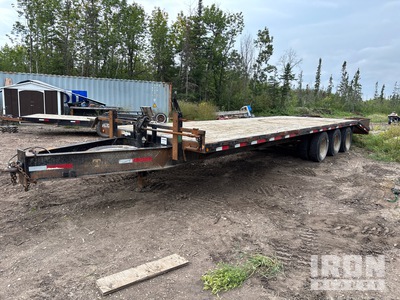 Tarnel 25 ft Tri/A Equipment Trailer