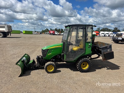 2019 John Deere 1025R 4WD Utility Tractor