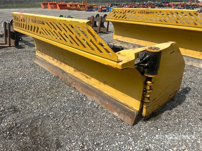 2016 HLA 4200 Series 10 ft 10-16 Extendable Q/C Snow Plow