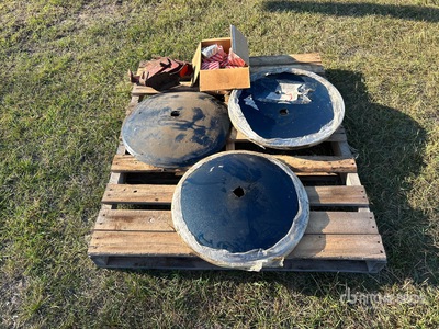 Quantity of (9) Unused Disc and Bearings Pièces divers - Fits Massey 820