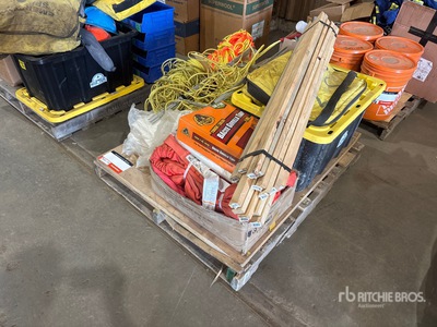 Quantity of Rope Spools, Slings, Fence Posts, Tarp, Staples, Miscellaneous Items Varios, tienda, almacen, consumidor (Unused)