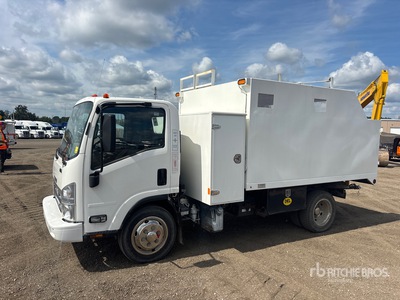 2013 Isuzu NRR 4x2 Ciężarówka z rozdrabniaczem