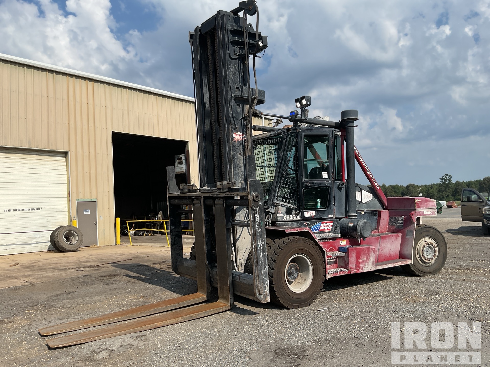 2021 Taylor XH-350L 35000 lb Pneumatic Tire Forklift