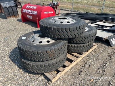 Quantity of (5) 11R24.5 Banden