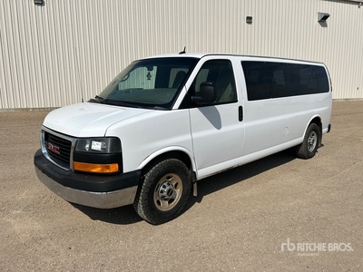 2014 GMC Savana 3500 10 Passenger Van