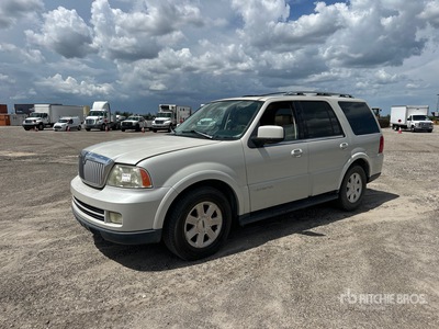 2005 Lincoln Navigator 2WD SUV