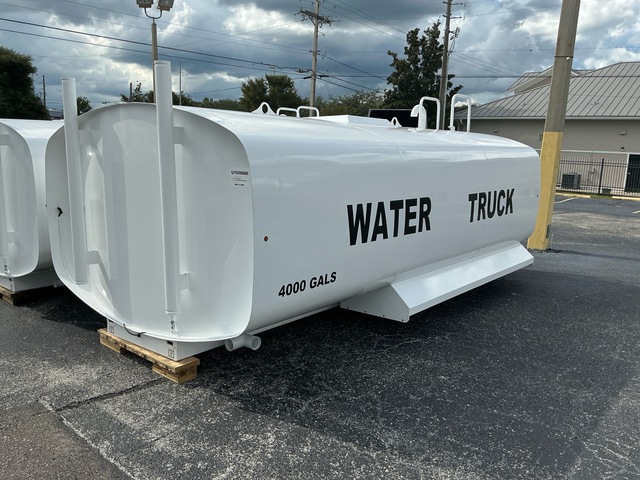 4000 gal Water Tank - Fits Truck (Unused) 4000 gal Water Tank - Fits Truck (Unused)