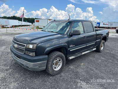 2005 Chevrolet Silverado 2500HD 4x4 Crew Cab Pickup