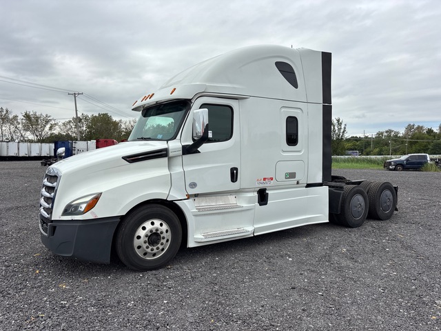 2018 Freightliner Cascadia 126 6x4 T/A Sleeper Truck Tractor