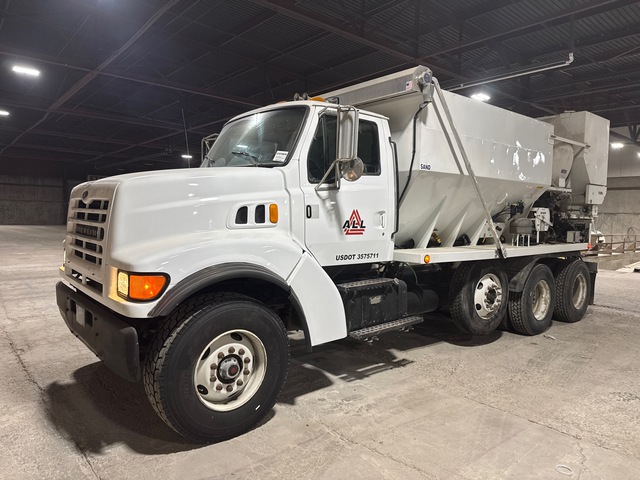 2001 Sterling L9500 8x4 Volumetric Mixer Truck