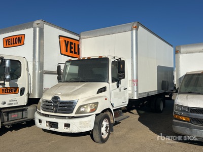 2009 Hino 4x2 Gesloten vrachtwagen