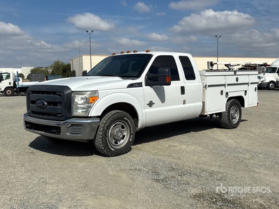 2013 Ford F-350 XL 4x2 Extended Cab Utility Truck