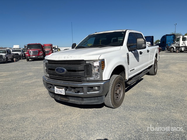 2018 Ford F-350 XLT 4x4 Crew Cab Pickup