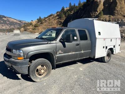 2002 Chevrolet 3500 4x4 Extended Cab Service Truck
