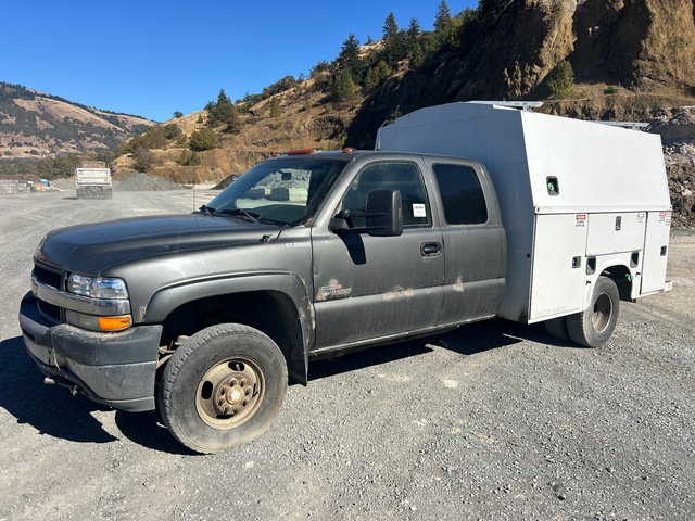 2002 Chevrolet 3500 4x4 Extended Cab Utility Truck 2002 Chevrolet 3500 4x4 Extended Cab Utility Truck