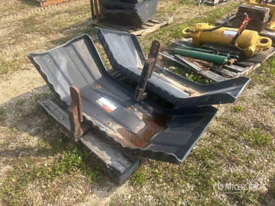 Quantity of Motor Grader Fenders Pièces divers