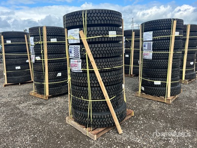 Quantity of (8) 11R22.5 Snow Traction Retread Opony (Unused)