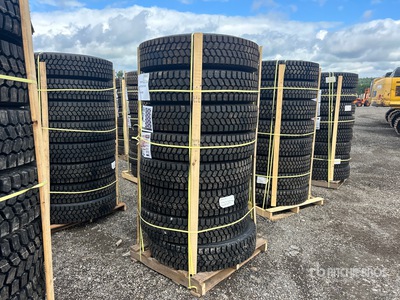 Quantity of (8) 11R22.5 Snow Traction Retread Opony (Unused)