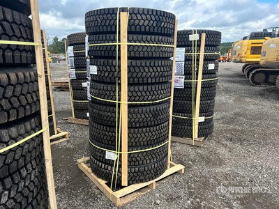 Quantity of (8) 11R22.5 Snow Traction Retread Opony (Unused)