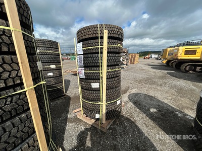 Quantity of (8) 11R22.5 Snow Traction Retread Opony (Unused)