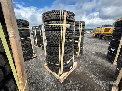 Quantity of (8) 11R22.5 Snow Traction Retread Opony (Unused)