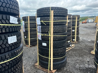 Quantity of (8) 11R22.5 Snow Traction Retread Opony (Unused)