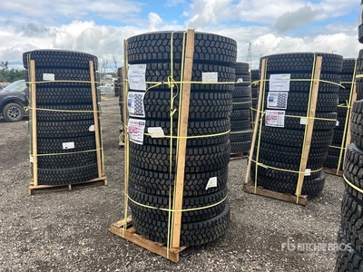 Quantity of (8) 11R22.5 Snow Traction Retread Opony (Unused)