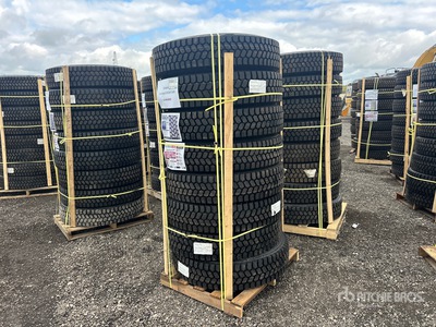 Quantity of (8) 11R22.5 Snow Traction Retread Opony (Unused)