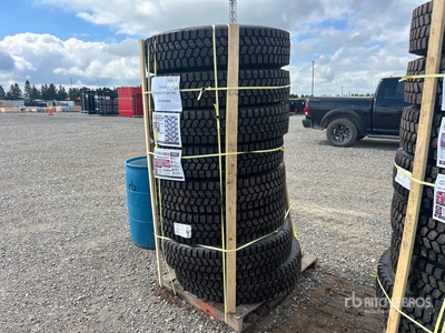 Quantity of (8) 11R22.5 Snow Traction Retread Opony (Unused)