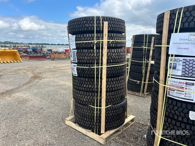 Quantity of (8) 11R22.5 Snow Traction Retread Opony (Unused)