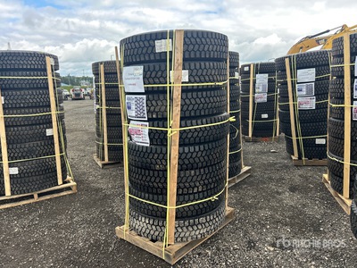 Quantity of (8) 11R22.5 Snow Traction Retread Opony (Unused)