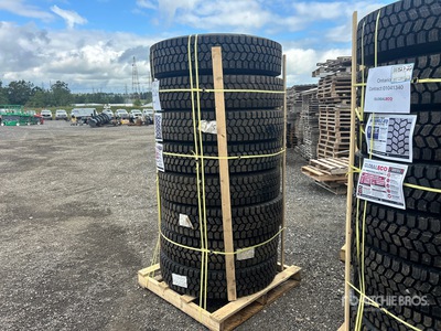 Quantity of (8) 11R22.5 Snow Traction Retread Opony (Unused)