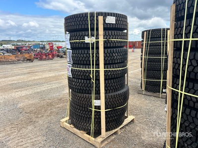 Quantity of (8) 11R22.5 Snow Traction Retread Opony (Unused)
