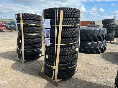 Quantity of (8) 11R22.5 Snow Traction Retread Opony (Unused)