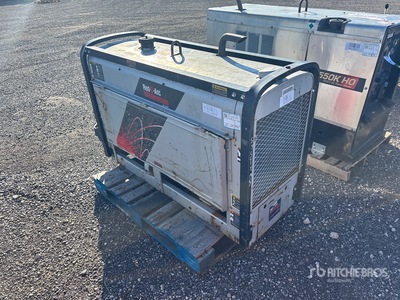 2014 Lincoln D300K 3+3 300 A Skid-Mounted Multi-Process Soudeuse à moteur (Inoperable)