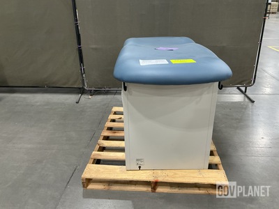 Brewer 4000 Examination Table